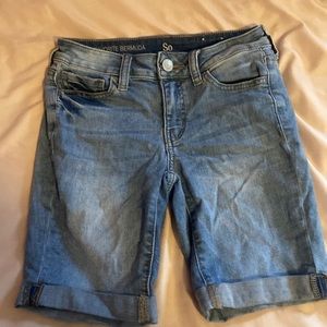 Brand:Favorite Bermuda
Size:1
NWOT: